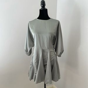 Light Green flowy dress size S